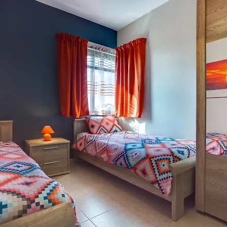 Cozy Apartment In St Paul'S Bay Exterior photo